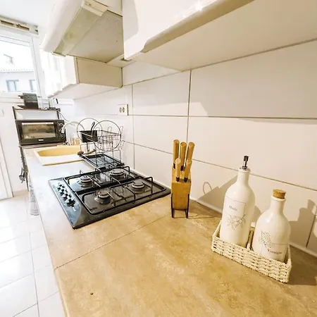 Apartment Cozy 2 Bedroom Artbnb Train Station Garage Wi-fi